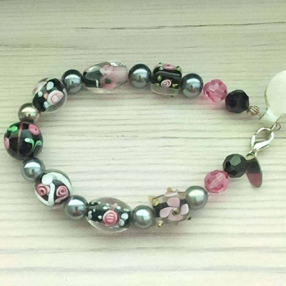 Elegant Pink and Black Beaded Bracelet